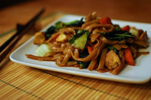 驅(qū)寒妙招 來(lái)點(diǎn)暖胃的泰式美食與葡萄酒吧！